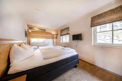 Ein Bett oder Betten in einem Zimmer der Unterkunft Alpen Resort Saalbach B2