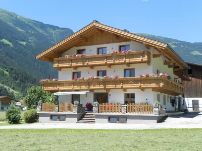 Ein allgemeiner Bergblick oder ein Berglick von des Hotels aus