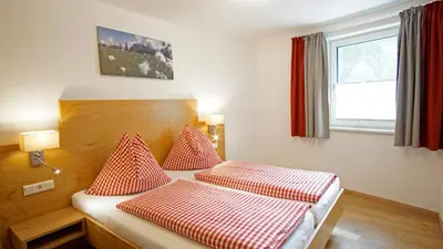 Ein Bett oder Betten in einem Zimmer der Unterkunft Sunnseit