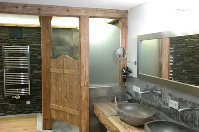 Ein Badezimmer in der Unterkunft Luxus Ferienwohnung Almhütte