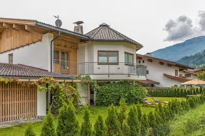 Ein allgemeiner Bergblick oder ein Berglick von des Chalets aus