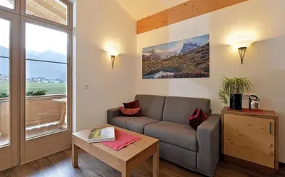 Ein Sitzbereich in der Unterkunft Ferienwohnung Sonnblick
