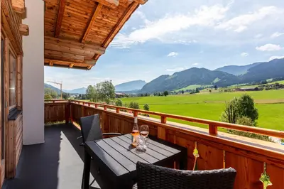 Ein allgemeiner Bergblick oder ein Berglick von der Ferienwohnung aus