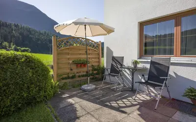 Ein allgemeiner Bergblick oder ein Berglick von der Ferienwohnung aus