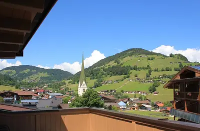 Ein allgemeiner Bergblick oder ein Berglick von der Ferienwohnung aus