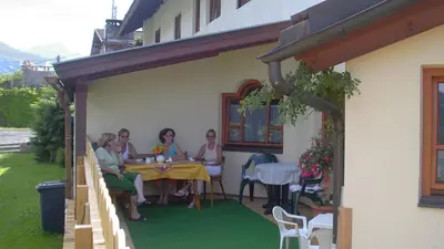 Ein allgemeiner Bergblick oder ein Berglick von der Ferienwohnung aus
