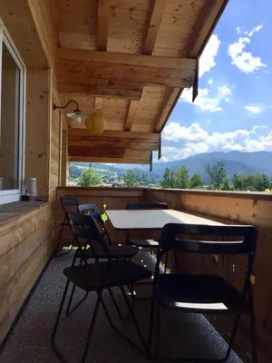 Ein allgemeiner Bergblick oder ein Berglick von der Ferienwohnung aus