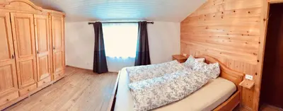 Ein Bett oder Betten in einem Zimmer der Unterkunft Ferienwohnung Zur Staffenbrugg