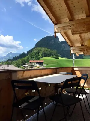 Ein allgemeiner Bergblick oder ein Berglick von der Ferienwohnung aus