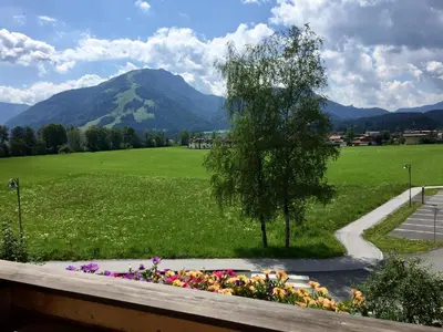 Ein allgemeiner Bergblick oder ein Berglick von der Ferienwohnung aus
