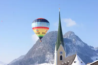 Ein allgemeiner Bergblick oder ein Berglick von der Ferienwohnung aus