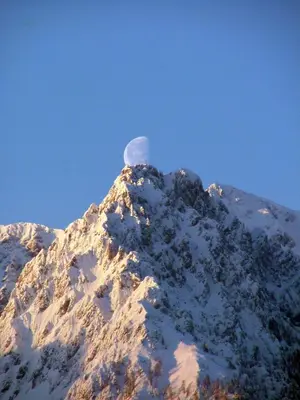 Ein allgemeiner Bergblick oder ein Berglick von des Ferienhauses aus