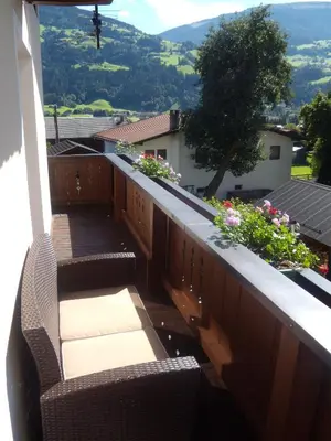 Ein allgemeiner Bergblick oder ein Berglick von der Ferienwohnung aus