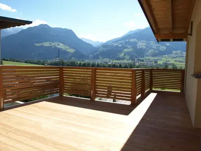 Ein allgemeiner Bergblick oder ein Berglick von der Ferienwohnung aus