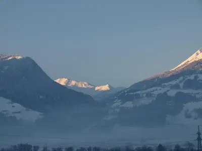 Ein allgemeiner Bergblick oder ein Berglick von der Ferienwohnung aus