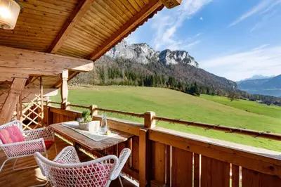 Ein allgemeiner Bergblick oder ein Berglick von der Ferienwohnung aus