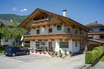 Ein allgemeiner Bergblick oder ein Berglick von der Ferienwohnung aus