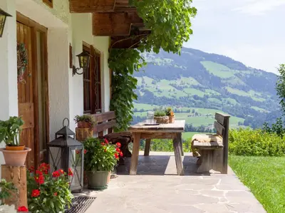 Ein allgemeiner Bergblick oder ein Berglick von der Pension aus