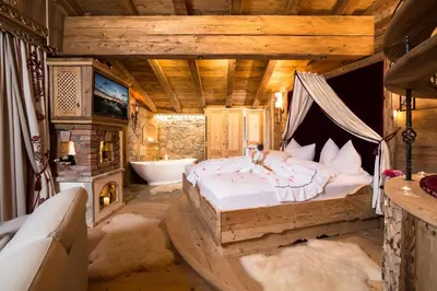 Ein Bett oder Betten in einem Zimmer der Unterkunft Romantiksuite