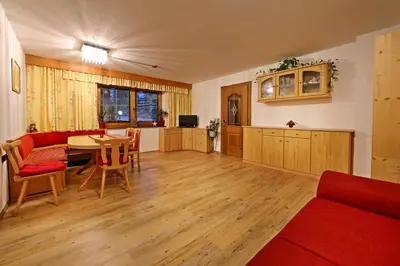 Ein Sitzbereich in der Unterkunft Landhaus & Apartment Taxach