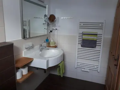 Ein Badezimmer in der Unterkunft Landhaus & Apartment Taxach