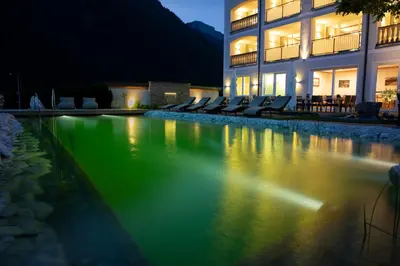 Der Swimmingpool an oder in der Nähe von Hotel & Appartements Heigenhauser