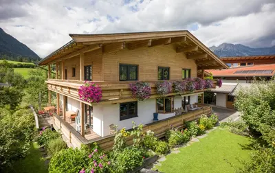 Ein allgemeiner Bergblick oder ein Berglick von der Ferienwohnung aus