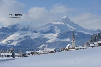 Ein allgemeiner Bergblick oder ein Berglick von der Ferienwohnung aus