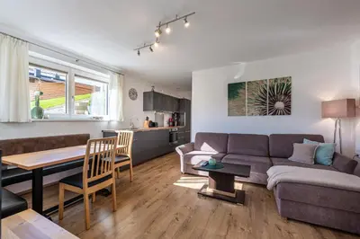 Ein Sitzbereich in der Unterkunft Ferienwohnung Alpenglück
