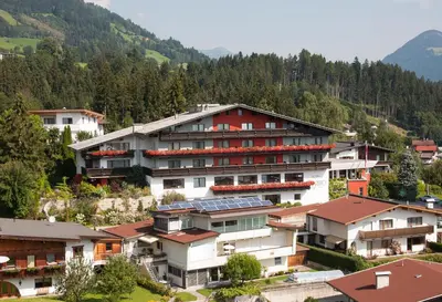 Ein allgemeiner Bergblick oder ein Berglick von des Hotels aus