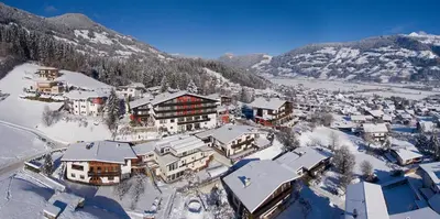Ein allgemeiner Bergblick oder ein Berglick von des Hotels aus