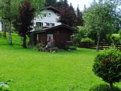 Ein Garten an der Unterkunft Ferienwohnung Mitterherzog