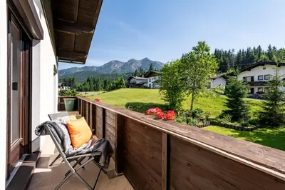 Ein allgemeiner Bergblick oder ein Berglick von der Ferienwohnung aus