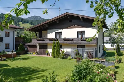 Ein allgemeiner Bergblick oder ein Berglick von der Ferienwohnung aus