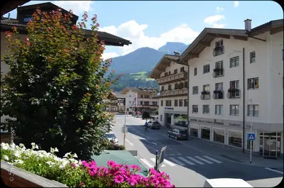 Ein allgemeiner Bergblick oder ein Berglick von des Hotels aus
