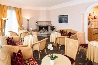 Ein Sitzbereich in der Unterkunft Hotel Jenbacherhof B&B