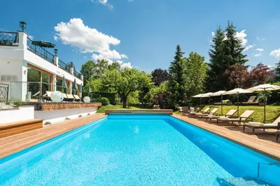 Der Swimmingpool an oder in der Nähe von Landsitz Römerhof - Hotel Apartments