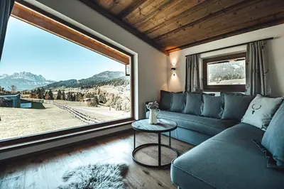 Ein allgemeiner Bergblick oder ein Berglick von des Hotels aus