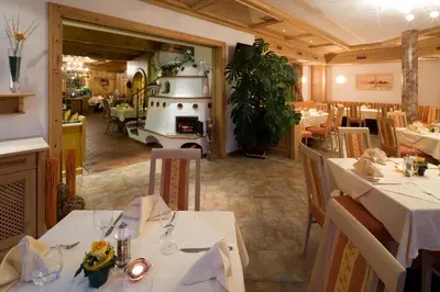 Ein Restaurant oder anderes Speiselokal in der Unterkunft Hotel Gasthof Obermair