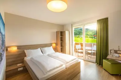 Ein Bett oder Betten in einem Zimmer der Unterkunft COOEE alpin Hotel Kitzbüheler Alpen