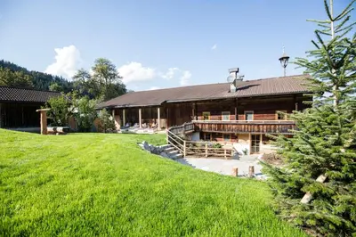 Ein Garten an der Unterkunft Bergchalet Rauchenhof