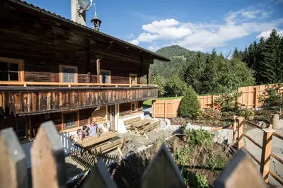 Ein allgemeiner Bergblick oder ein Berglick von des Chalets aus
