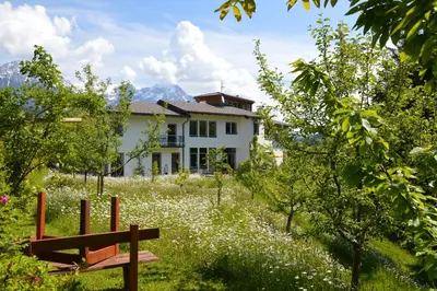 Ein Garten an der Unterkunft Haus Dorothea