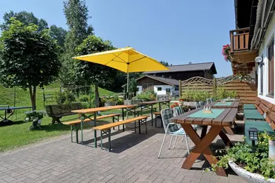 Ein Garten an der Unterkunft Grieswirt
