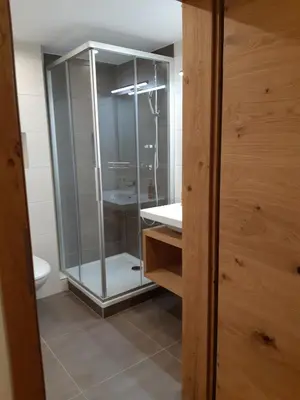 Ein Badezimmer in der Unterkunft Pension Thainerhof