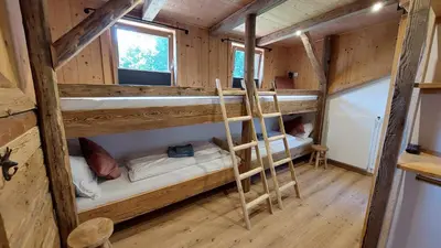Ein Etagenbett oder Etagenbetten in einem Zimmer der Unterkunft Alpenchalet Almrose
