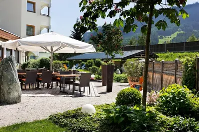 Ein allgemeiner Bergblick oder ein Berglick von des Hotels aus