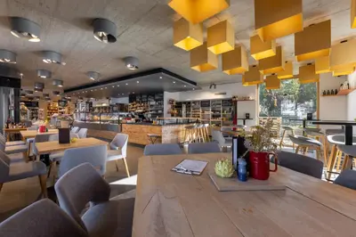 Ein Restaurant oder anderes Speiselokal in der Unterkunft Hotel Wirtshaus Post