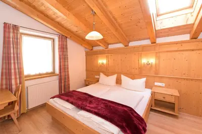 Ein Bett oder Betten in einem Zimmer der Unterkunft Das GÄSTEHAUS SCHNEIDER am Dorfplatz