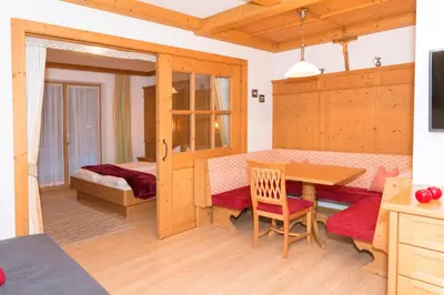 Ein Bett oder Betten in einem Zimmer der Unterkunft Das GÄSTEHAUS SCHNEIDER am Dorfplatz